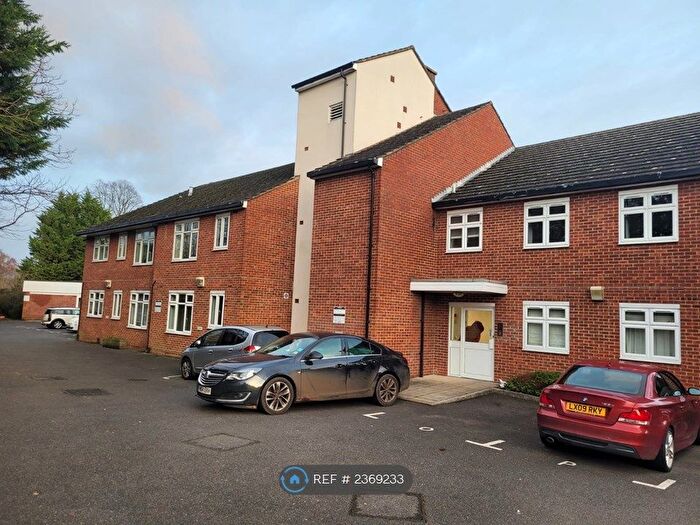 2 Bedroom Flat To Rent In The Fairfield, Farnham, Surrey, GU9