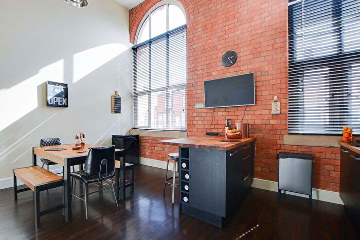 3 Bedroom Maisonette For Sale In Wheatsheaf Way, Knighton Fields, Leicester, LE2