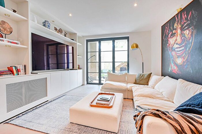 2 Bedroom Flat To Rent In Gunnersbury Avenue, Ealing, London, W5