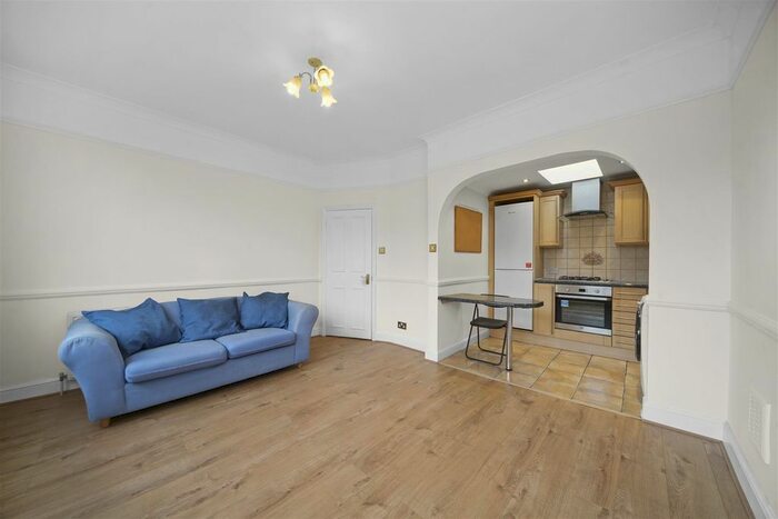 2 Bedroom Flat For Sale In Finchley Road, London, NW3
