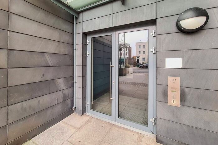 2 Bedroom Flat To Rent In Wandsworth Road, Nine Elms, London, SW8