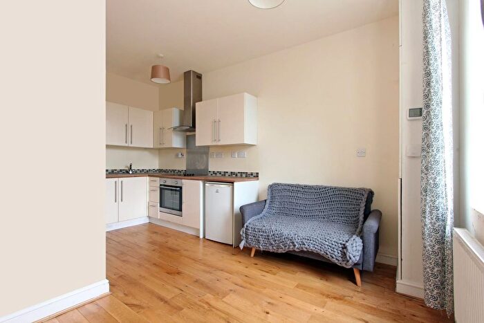 3 Bedroom Flat To Rent In Manor Mount, London, SE23