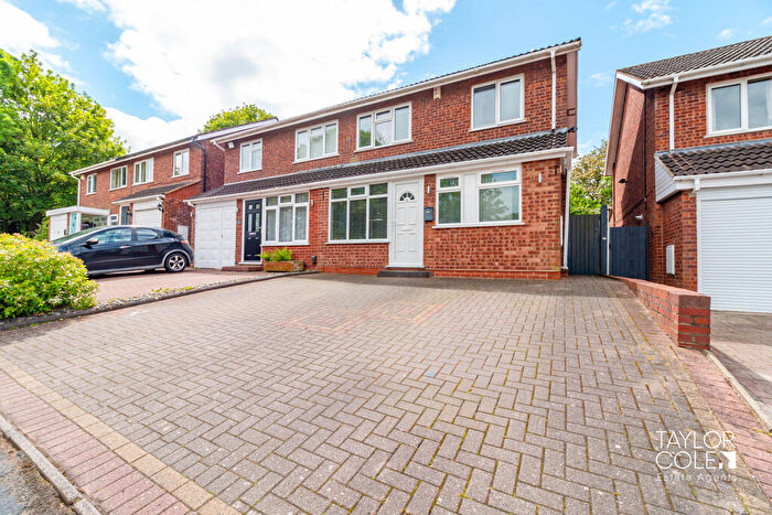 3 Bedroom Semi-Detached House For Sale In Clematis, Tamworth, B77