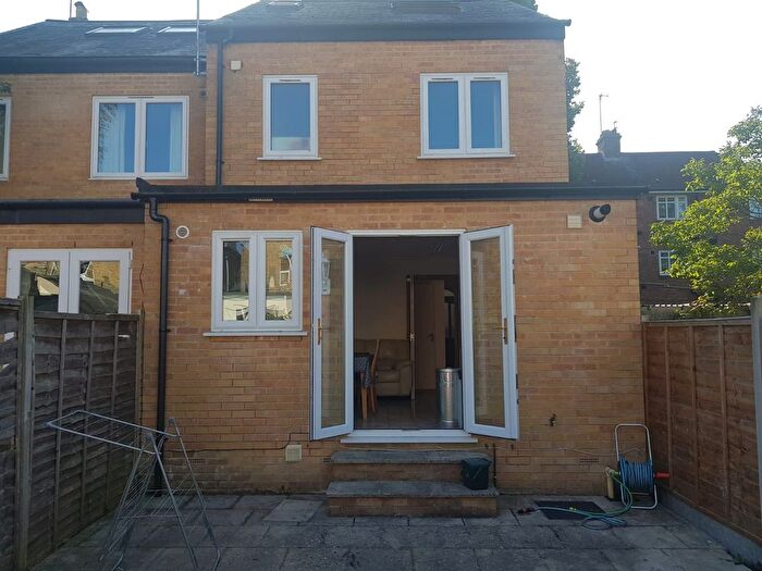 4 Bedroom Semi-Detached House To Rent In Stanley Road, Oxford, OX4