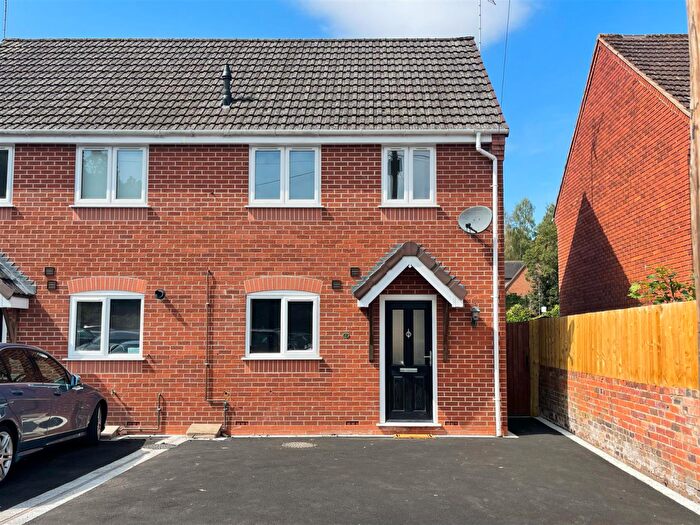 1 Bedroom Semi-Detached House For Sale In The Acre, Kinver, DY7