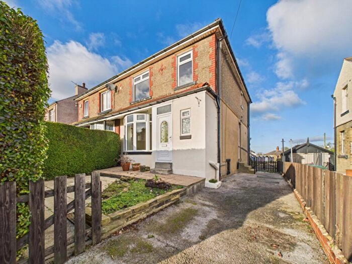 3 Bedroom Semi-Detached House For Sale In Oakdale Avenue, Bradford, West Yorkshire, BD6