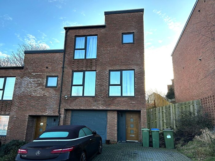 3 Bedroom Town House To Rent In Newhaven, East Sussex, BN9