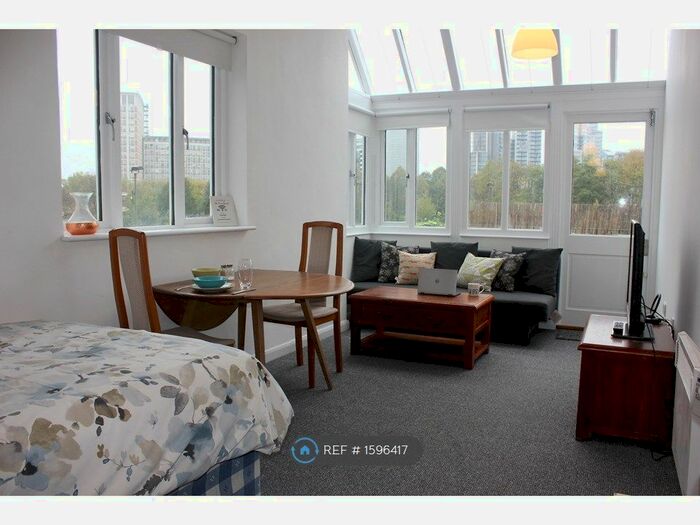 Studio To Rent In Kennington Lane, London, SE11