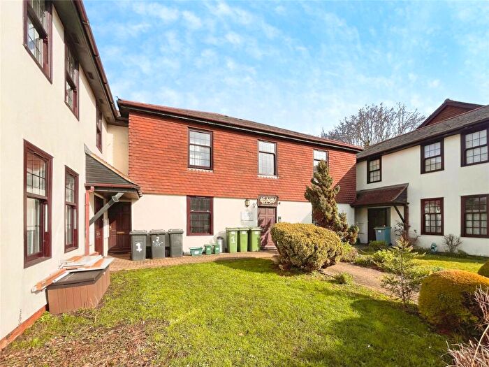 1 Bedroom Flat To Rent In London Road, Overton, Basingstoke, Hampshire, RG25