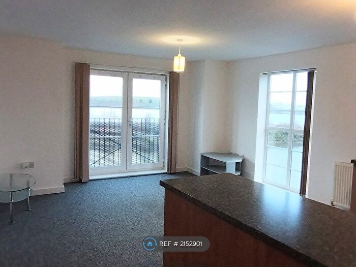 2 Bedroom Flat To Rent In Jessop House, Runcorn, WA7