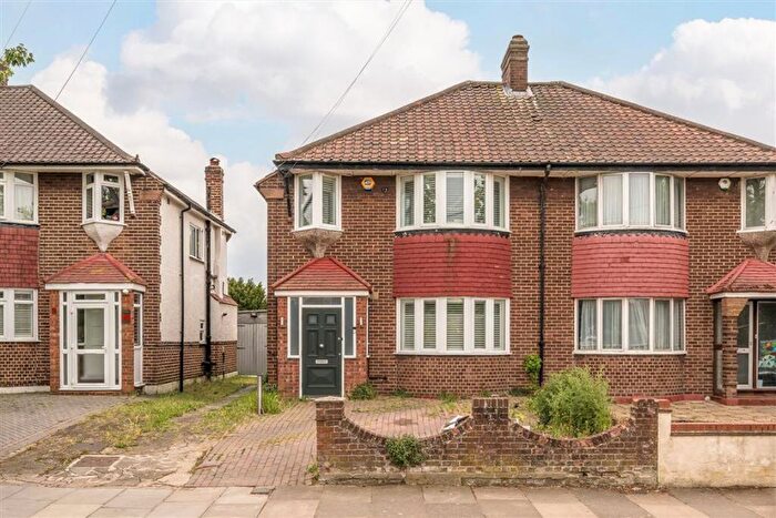 3 Bedroom House For Sale In Wricklemarsh Road, Blackheath, SE3