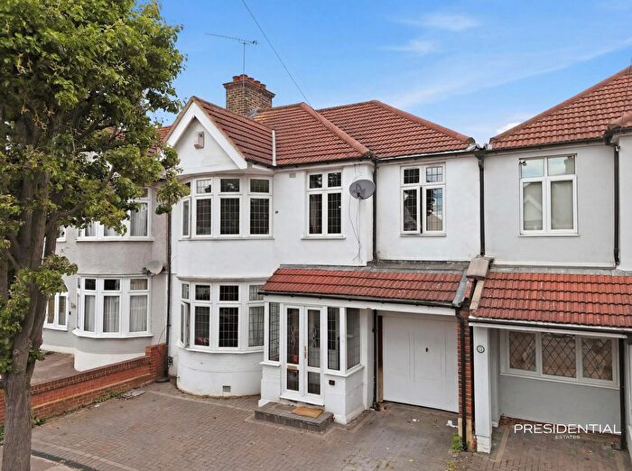 5 Bedroom Terraced House For Sale In Ashburton Avenue, Barking, IG3