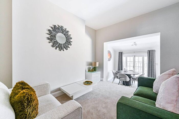 2 Bedroom Flat For Sale In Edgware Road, Little Venice, London, W2