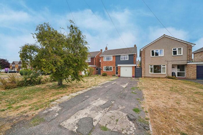 3 Bedroom Detached House For Sale In Manor Gardens, Grove, OX12