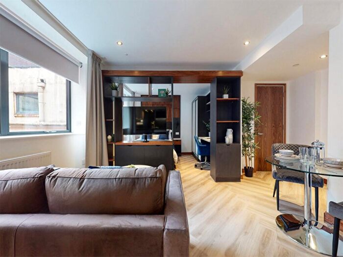 Apartment To Rent In Apt, Live Oasis Deansgate #, M2
