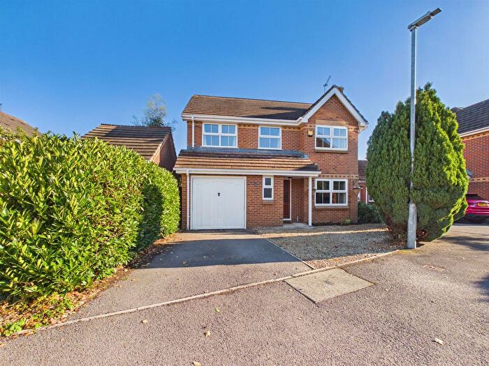 4 Bedroom Detached House For Sale In Acacia Close, Chippenham, SN14