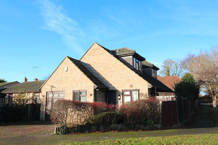 3 Bedroom Chalet For Sale In Romany Close, Letchworth Garden City, SG6