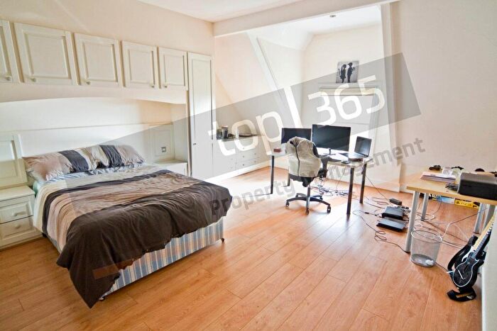 3 Bedroom Flat To Rent In **£pppw Excluding Bills!** South House, Cavendish Crescent South, The Park Estate, NG7