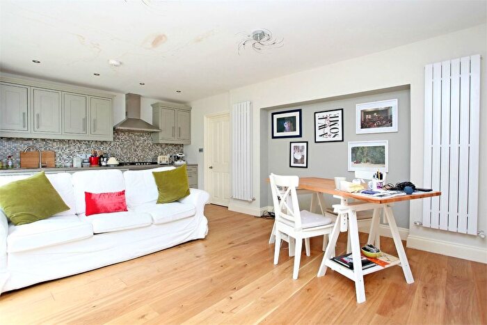1 Bedroom Flat To Rent In Ravenscourt Road, Ravenscourt Park, Hammersmith, W6