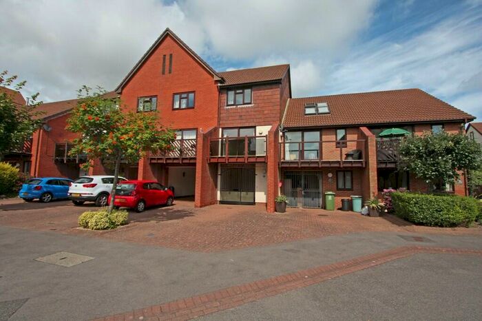 3 Bedroom Town House To Rent In Carne Place, Port Solent, Portsmouth, PO6