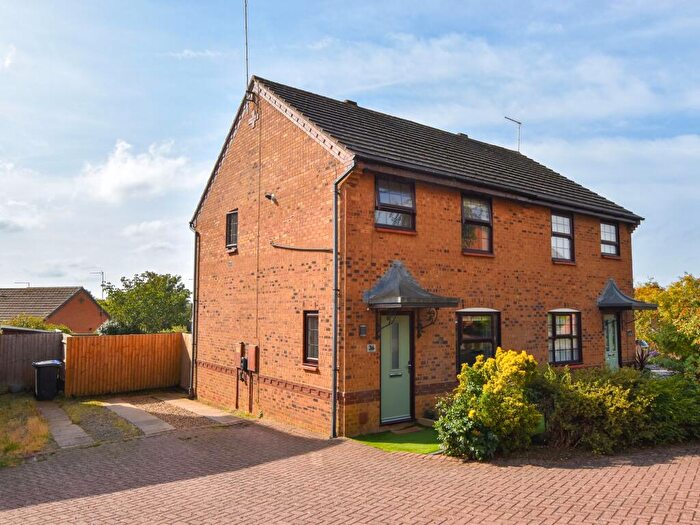 3 Bedroom Semi Detached House For Sale In Downsway, Northampton, NN4