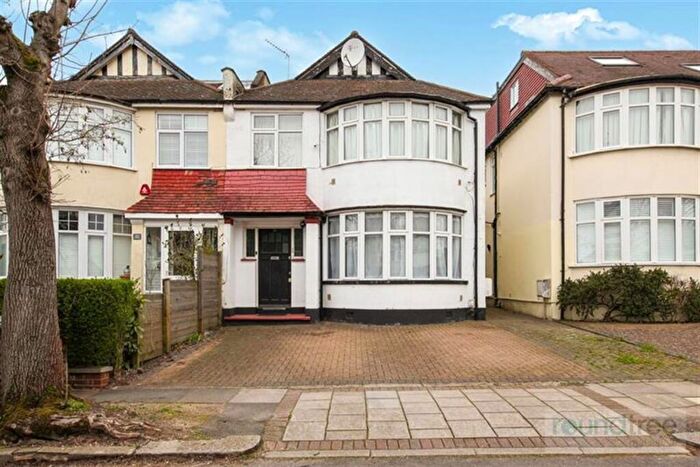 3 Bedroom House For Sale In Neeld Crescent, Hendon, NW4