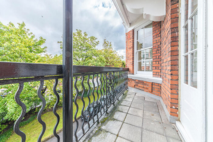 2 Bedroom Apartment To Rent In Shoot Up Hill, London, NW2