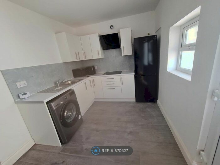 2 Bedroom Flat To Rent In Forterie Gardens, Ilford, IG3