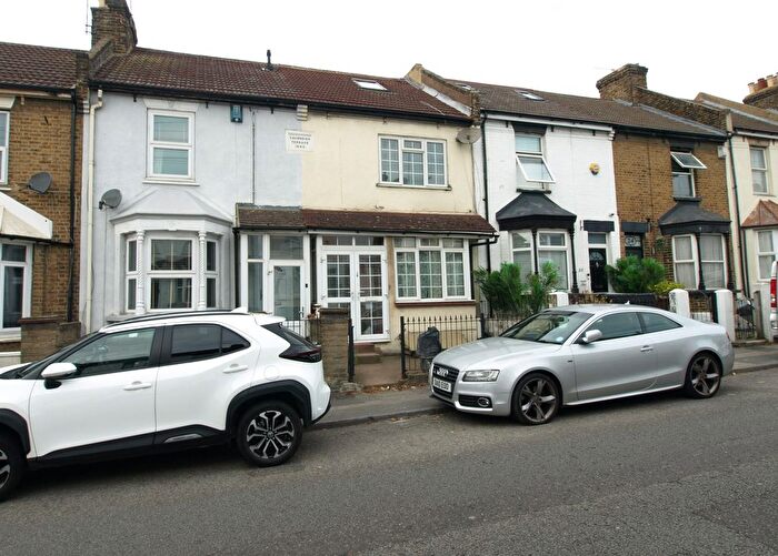 4 Bedroom Terraced House To Rent In Ingram Road, Gillingham, ME7