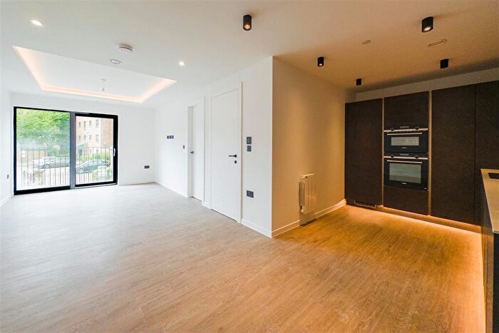 1 Bedroom Apartment To Rent In Canal Wharf House, M15