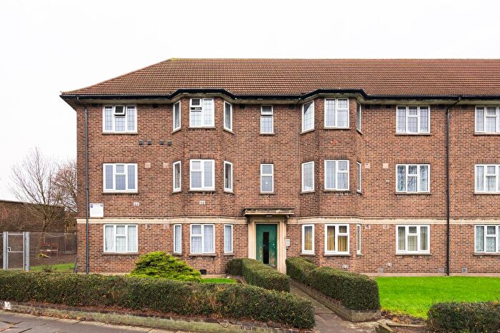 2 Bedroom Flat To Rent In Parklands Court, Hounslow, TW5