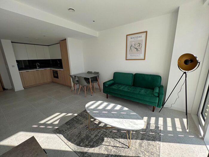 1 Bedroom Flat To Rent In Bouchon Point, London, E1