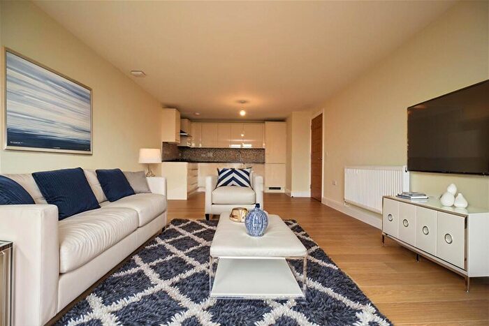 1 Bedroom Apartment To Rent In (th Floor Flat With Balcony) Charter House, High Road Ilford, IG1