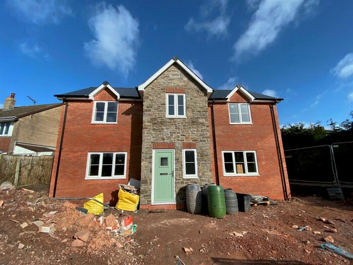 4 Bedroom Detached House For Sale In Dean Road, Newnham, GL14