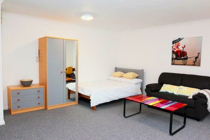 Studio To Rent In North Road West, Plymouth, Devon, PL1