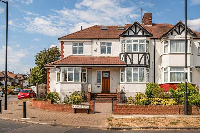 3 Bedroom Flat To Rent In Hadley Way, Winchmore Hill, London, N21