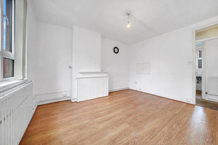 1 Bedroom Apartment For Sale In Ajax House, Old Bethnal Green Road, London, E2