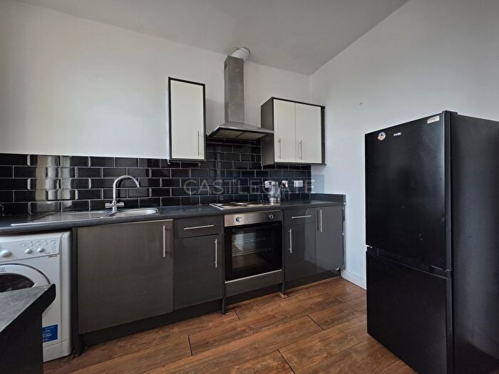1 Bedroom Flat To Rent In Fitzwilliam House, Fitzwilliam Street, Huddersfield, HD1