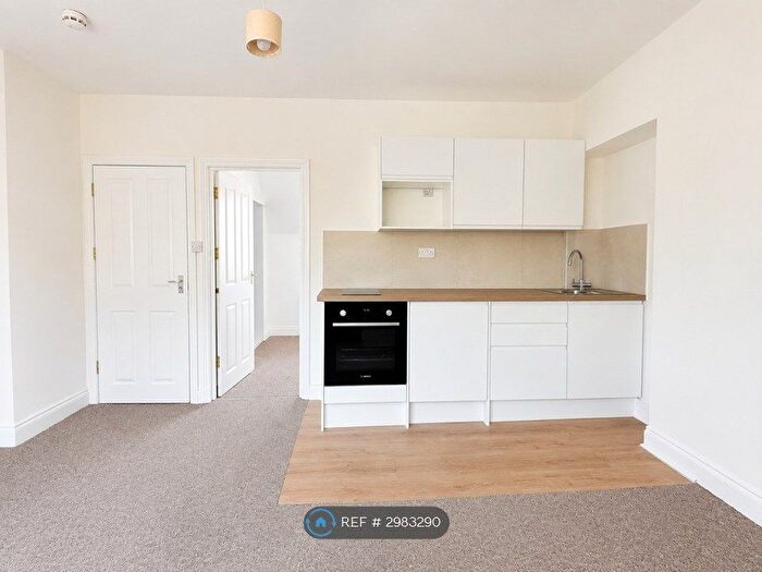 Studio To Rent In Hoop Lane, London, NW11