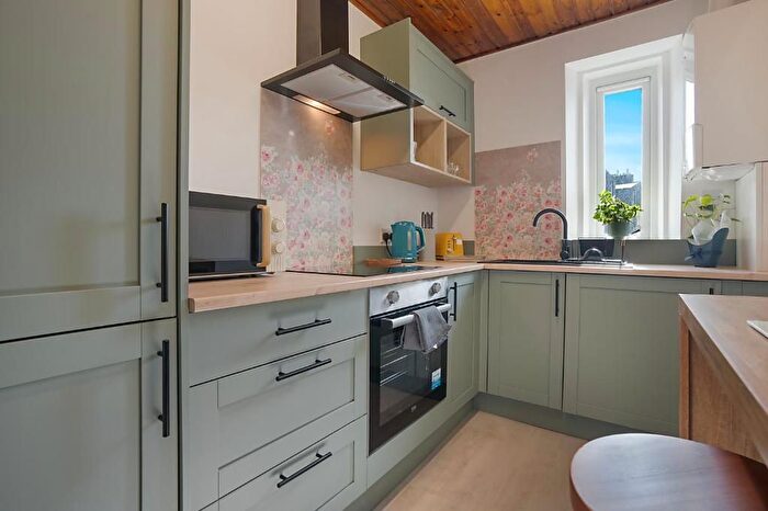 2 Bedroom Flat To Rent In Abbey Place, Aberdeen, AB11