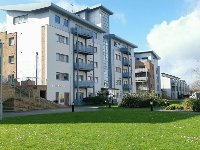 2 Bedroom Flat To Rent In Sandpiper House, Poole, BH15