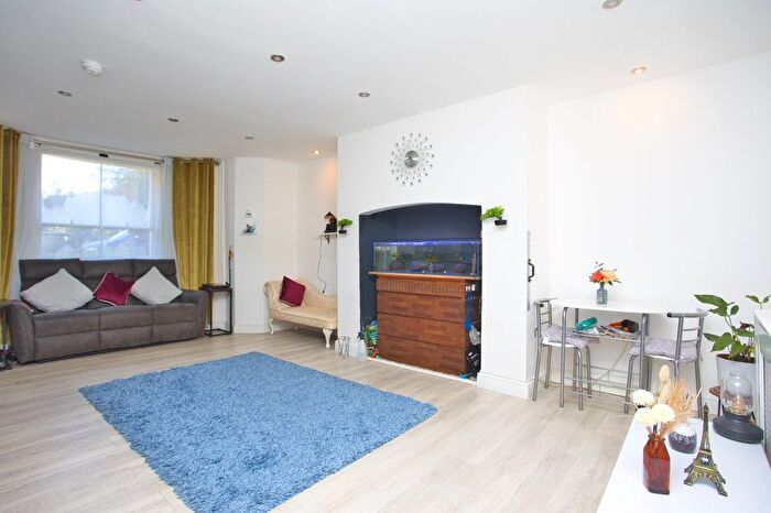 3 Bedroom Flat For Sale In Castle Hill Avenue, Folkestone, CT20