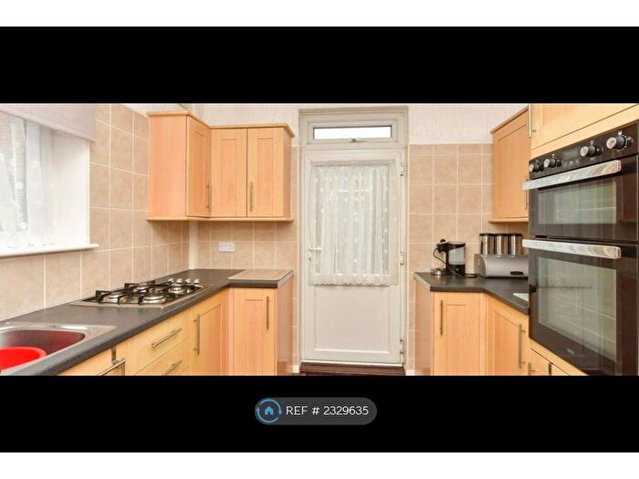 Studio To Rent In Park Avenue, Queenborough, ME11