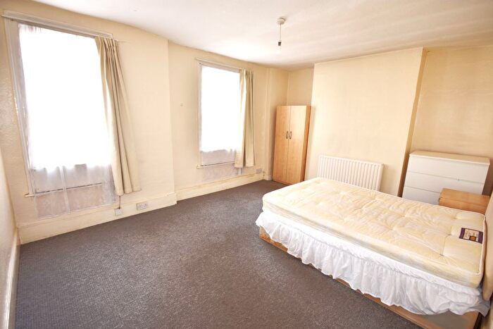 4 Bedroom Terraced House To Rent In Bancroft Road, Steney Green, E1