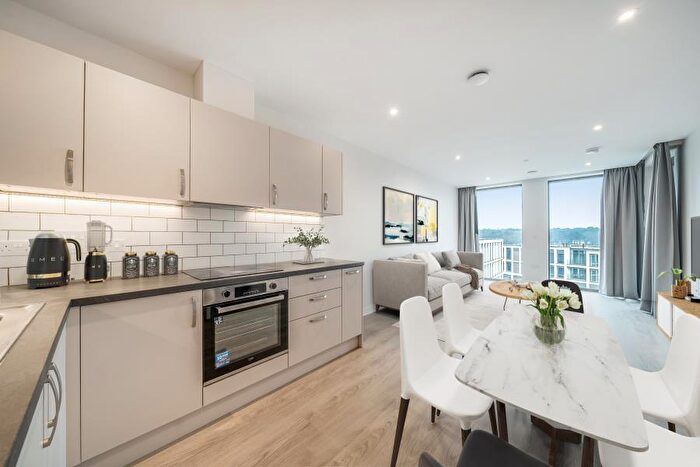 1 Bedroom Flat To Rent In Woking, Surrey, GU21