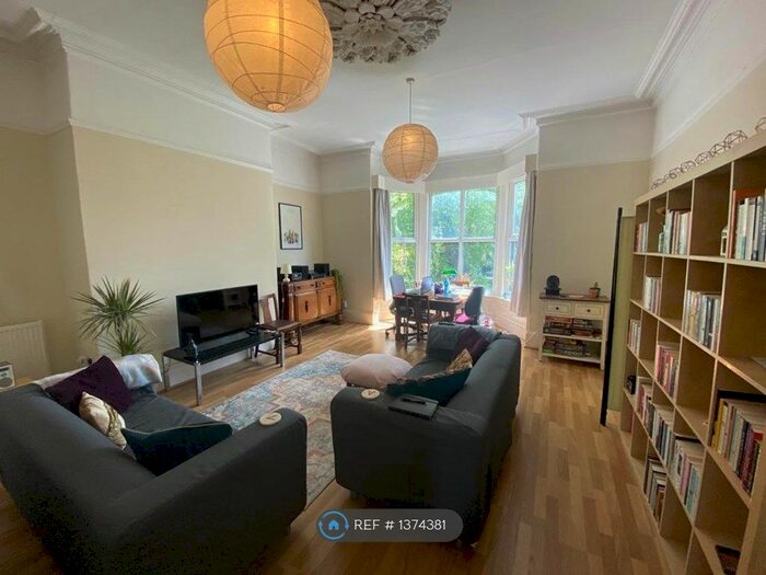 1 Bedroom Flat To Rent In Moorland Hall, Leeds, LS3