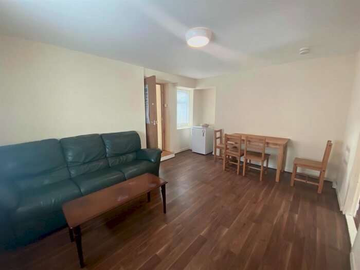 1 Bedroom Flat To Rent In First Floor Flat, Fleet Street, Swansea, SA1