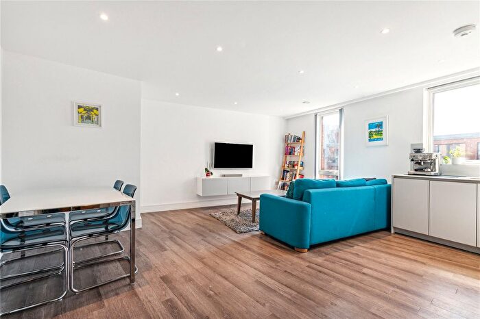 1 Bedroom Flat For Sale In Gaumont Place, Streatham Hill, SW2