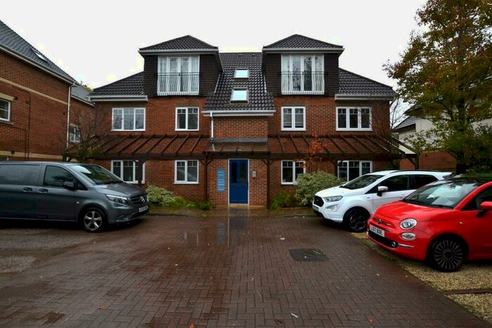 2 Bedroom Apartment To Rent In Yorktown Road, Sandhurst, GU47