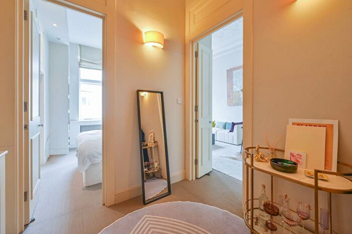 1 Bedroom Flat To Rent In Cornwall Gardens, South Kensington, London, SW7